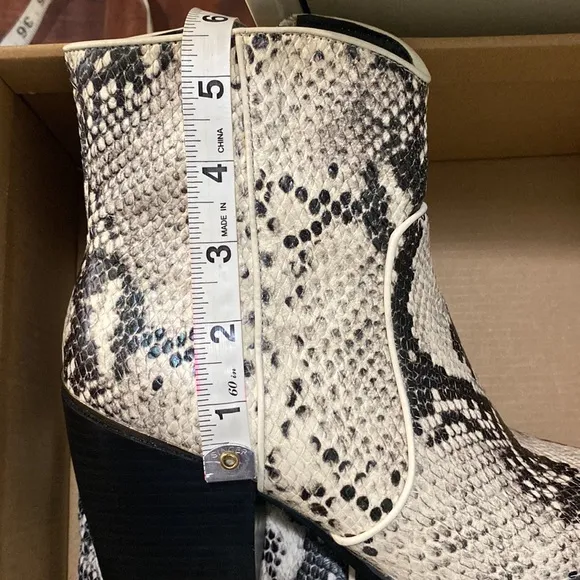 Steve Madden Womens Preston Leather Upper Pointed Toe Ankle Boots