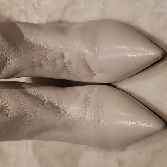 Stuart weitzman 10 of white ankle boots with zipper heels 2 inch
