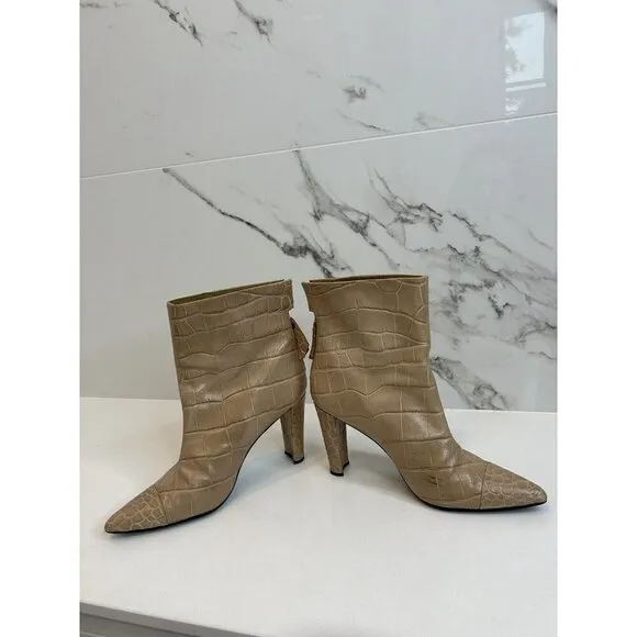 STUART WEITZMAN Beige CROC Embossed LEATHER Ankle Zip Heel BOOTS 8.5 Exotic Fall