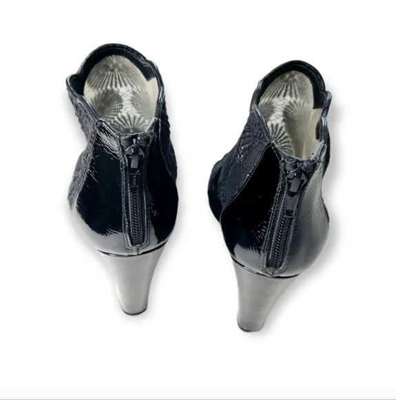 Stuart Weitzman Black Lace And Patent Leather Wedge open toe Ankle Boots sz8.5