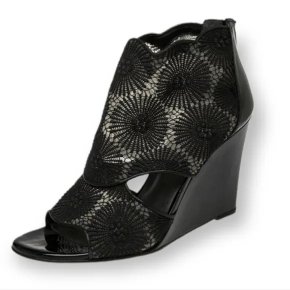 Stuart Weitzman Black Lace And Patent Leather Wedge open toe Ankle Boots sz8.5
