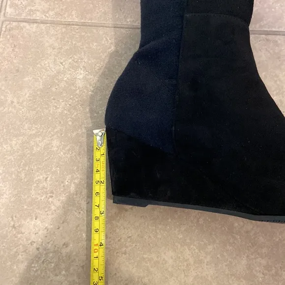 Stuart Weitzman SW Beatrice suede elastic boots Size 7