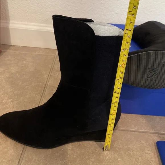 Stuart Weitzman SW Beatrice suede elastic boots Size 7