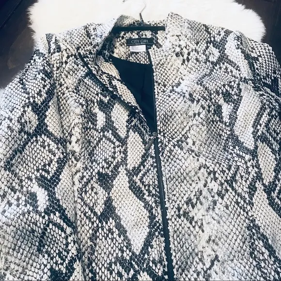 STYLISH »SO CHIC » LADIES MODERN VINTAGE FAUX SNAKESKIN ZIP-UP JACKET || LG ||