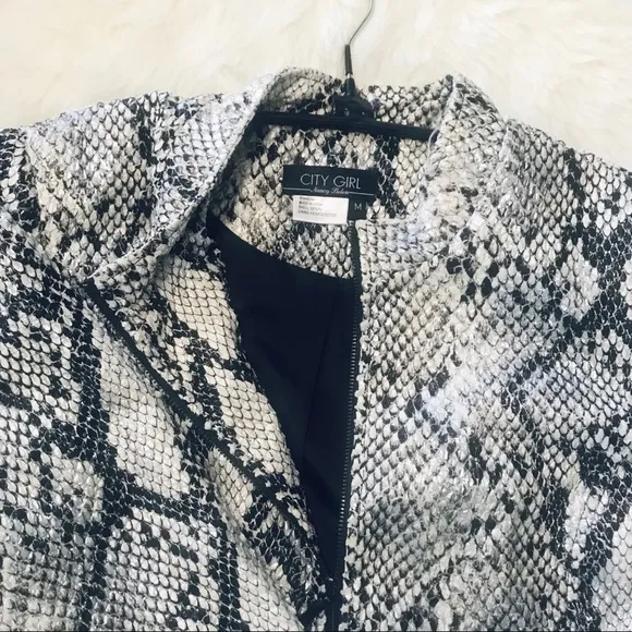 STYLISH »SO CHIC » LADIES MODERN VINTAGE FAUX SNAKESKIN ZIP-UP JACKET || LG ||