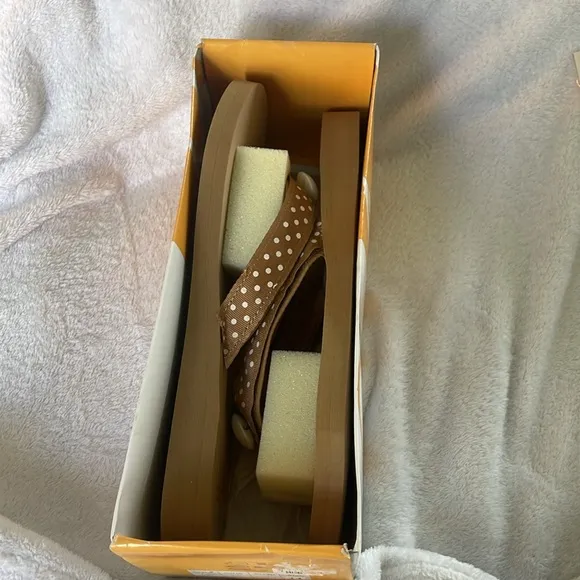 Switch Flops Brown and Tan Polka Dot three extra straps women’s 11 NWT bundle