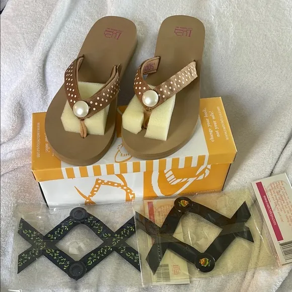 Switch Flops Brown and Tan Polka Dot three extra straps women’s 11 NWT bundle