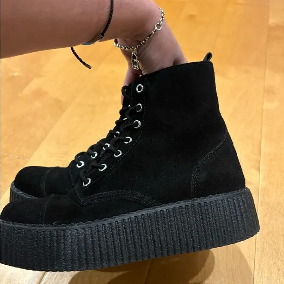 T. U. K. Black suede Viva Mondo combat ankle boots sz 10