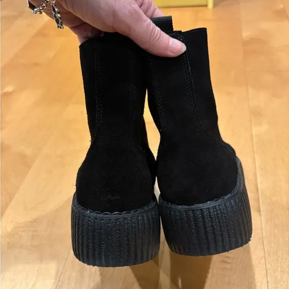 T. U. K. Black suede Viva Mondo combat ankle boots sz 10