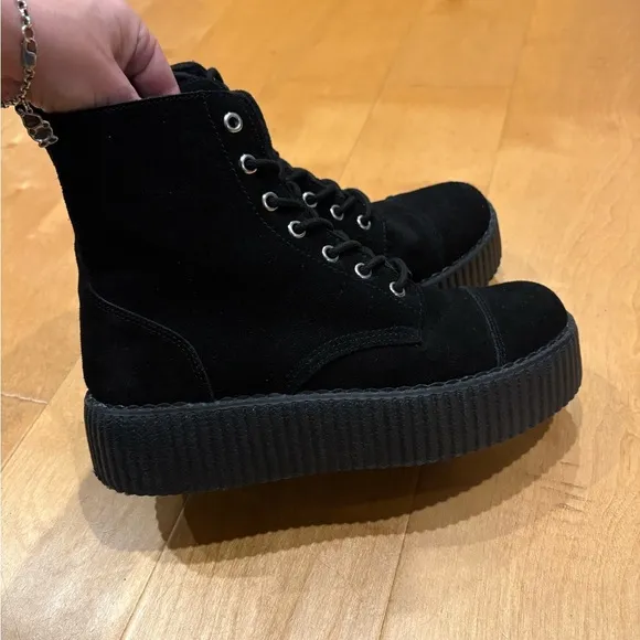 T. U. K. Black suede Viva Mondo combat ankle boots sz 10