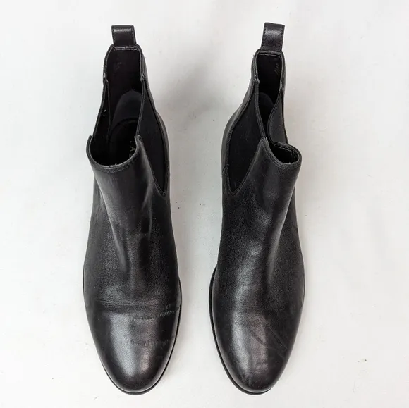 TALBOTS 8M Sydney Chelsea Ankle Boots Pointed Toe Gold Metallic Accent Booties