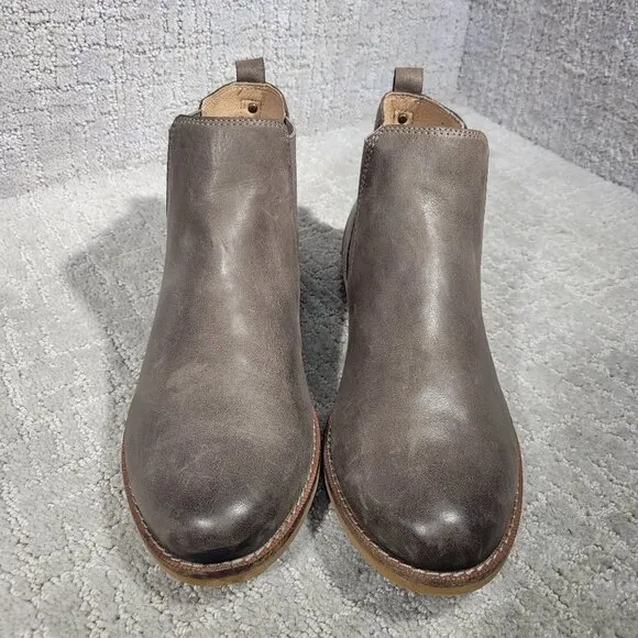 Taos Chelly Women’s Size 10 US Taupe Leather Pull on Ankle Chelsea Boots