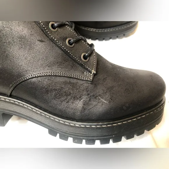Taos Women’s Groupie Black Fashion Boots - Size 8-8.5 Brand New (See photos)