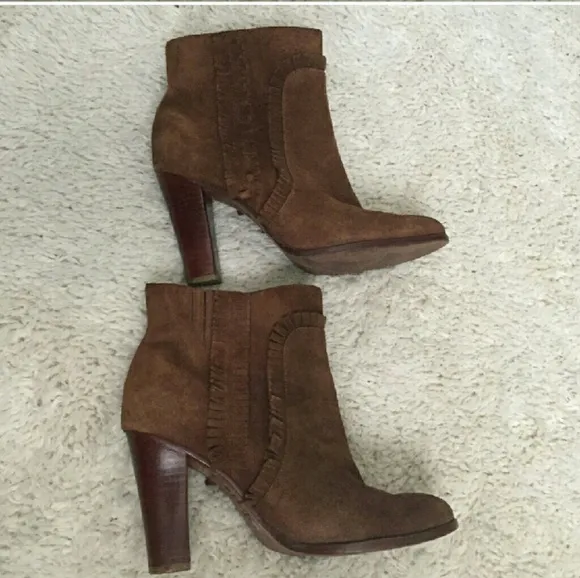 TILA MARCH Suede Ankle Boot Size 8EUC!