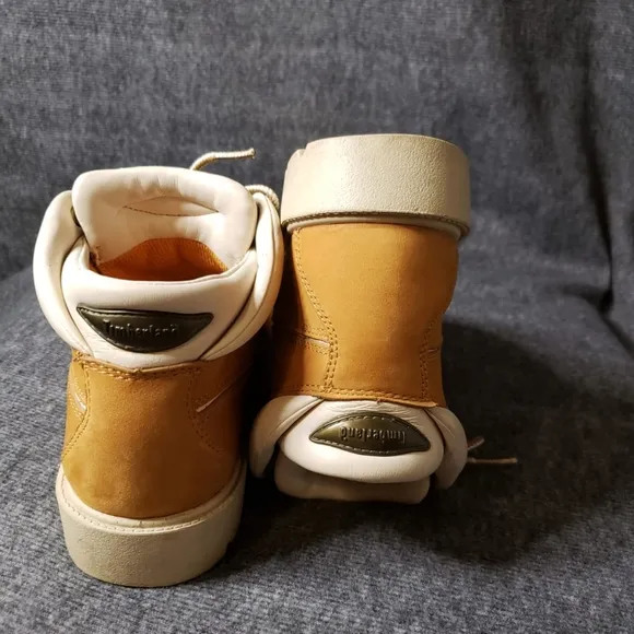 Timberland Boys tan boots Size 3.5