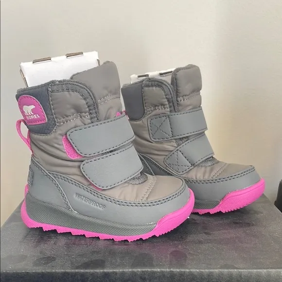 Toddler Girls Sorel Whitney II strap size 4 boots. New