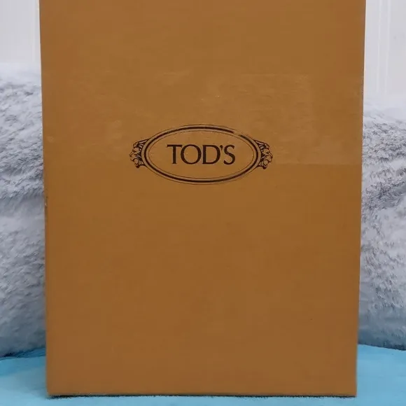 Tod’s Driving Shoes White, Black Suede Bow at Toe, Silver Buckle Hardware
