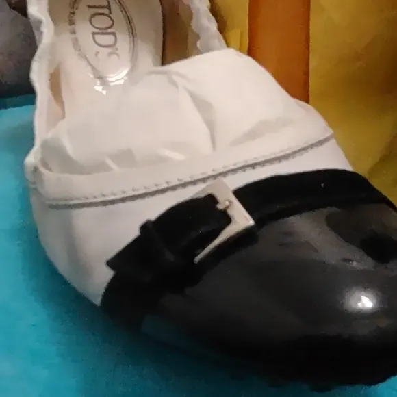 Tod’s Driving Shoes White, Black Suede Bow at Toe, Silver Buckle Hardware