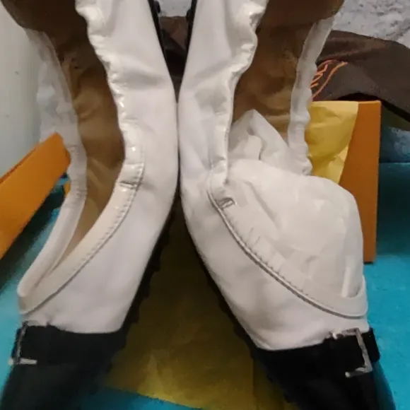 Tod’s Driving Shoes White, Black Suede Bow at Toe, Silver Buckle Hardware