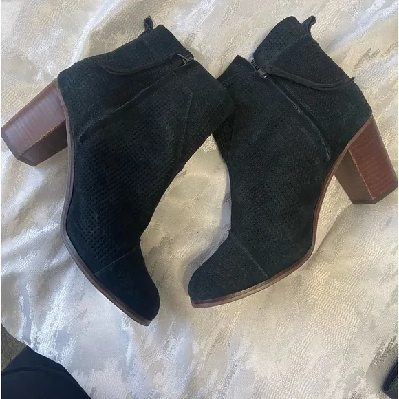 Tom’s boots