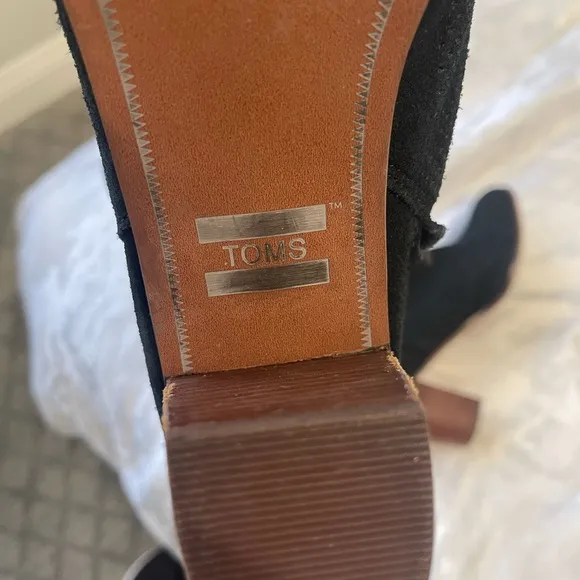 Tom’s boots