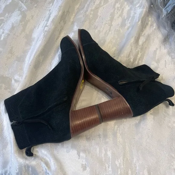 Tom’s boots
