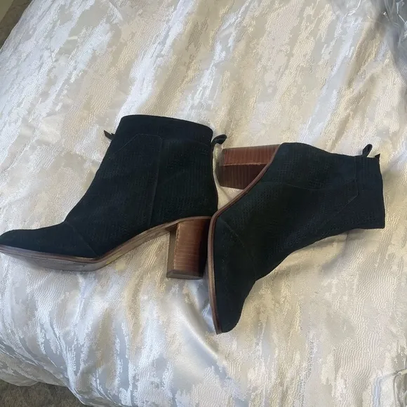 Tom’s boots
