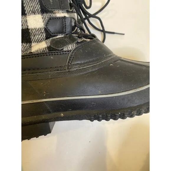 Torrid Plaid Faux Fur Trim Lace Up Duck Boots Winter NWOT Sz 9 Water Resistant
