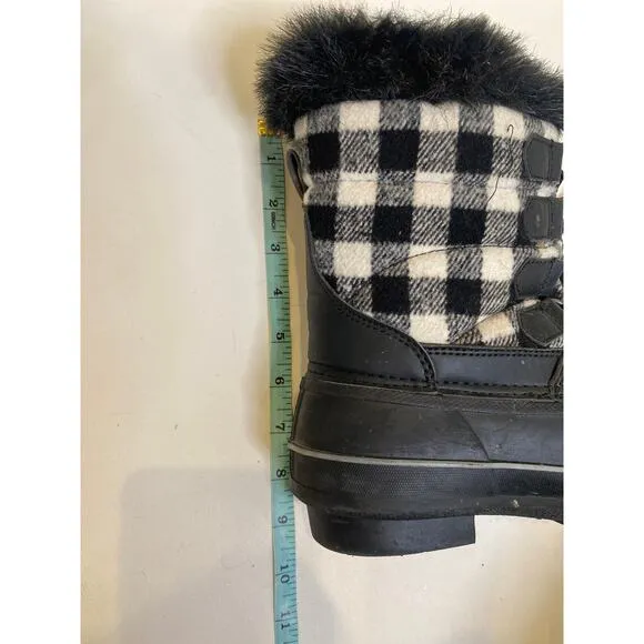 Torrid Plaid Faux Fur Trim Lace Up Duck Boots Winter NWOT Sz 9 Water Resistant
