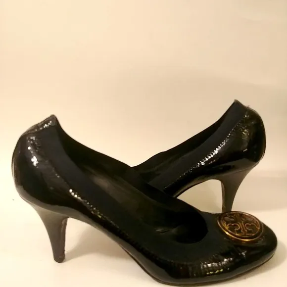 Tory Burch Black Patent Leather Gold Logo Medallion Pump Shoes  sz 7