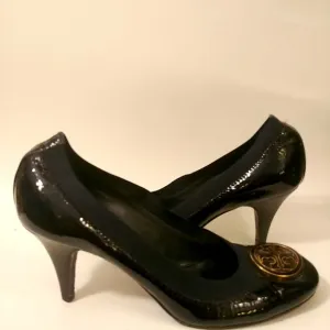 Tory Burch Black Patent Leather Gold Logo Medallion Pump Shoes  sz 7
