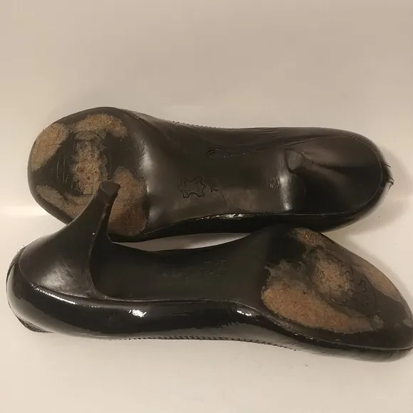 Tory Burch Black Patent Leather Gold Logo Medallion Pump Shoes  sz 7