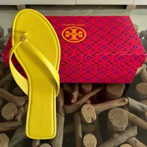 TORY BURCH Colza Yellow Classic Flip Flop Leather Sandals