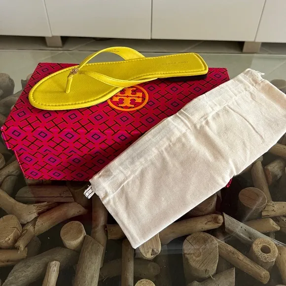 TORY BURCH Colza Yellow Classic Flip Flop Leather Sandals