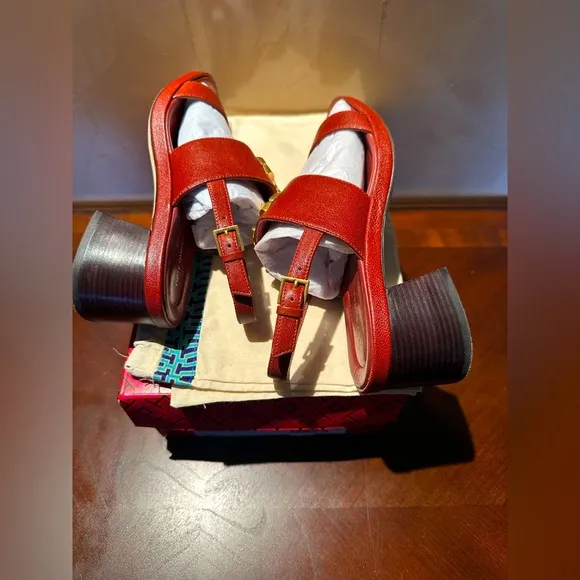 Tory Burch  Eleanor Sandals in Paprika color with Gold Logo