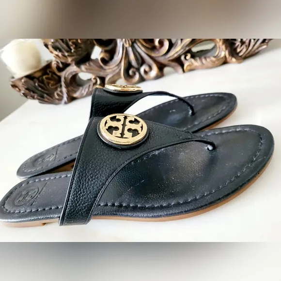 Tory Burch Judy Thong Sandals Black/ Gold Logo Tumbled Calf Leather US 9