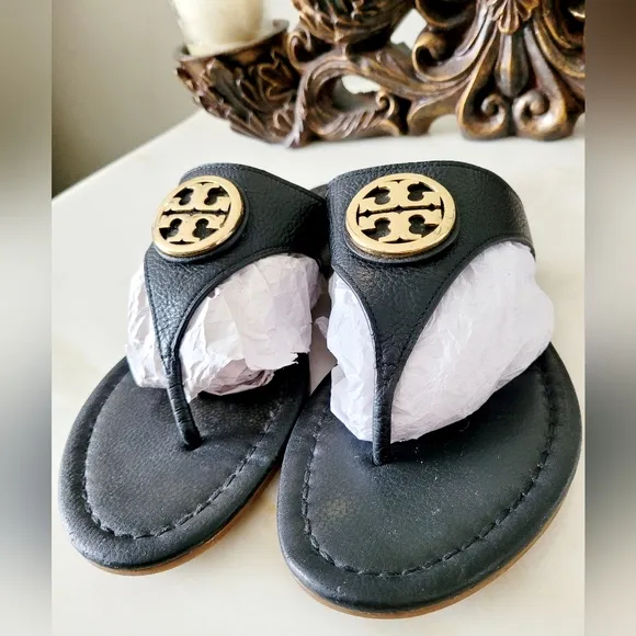 Tory Burch Judy Thong Sandals Black/ Gold Logo Tumbled Calf Leather US 9