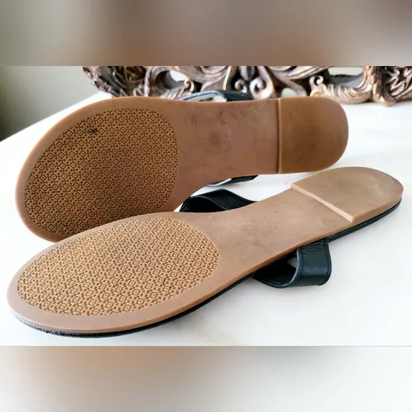 Tory Burch Judy Thong Sandals Black/ Gold Logo Tumbled Calf Leather US 9