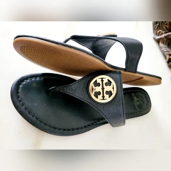 Tory Burch Judy Thong Sandals Black/ Gold Logo Tumbled Calf Leather US 9