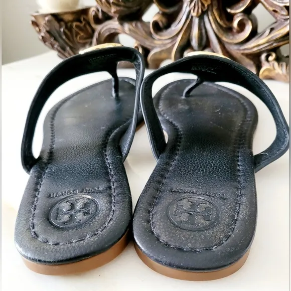 Tory Burch Judy Thong Sandals Black/ Gold Logo Tumbled Calf Leather US 9