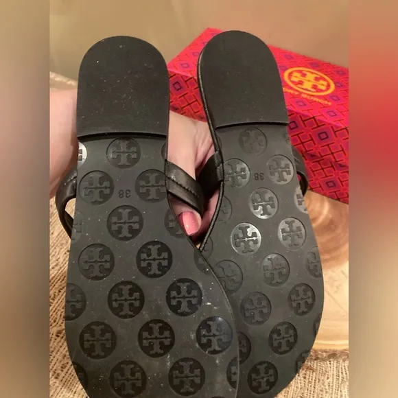 Tory Burch Miller Metal Logo Thong Sandal, Gold/black Sz-7.5