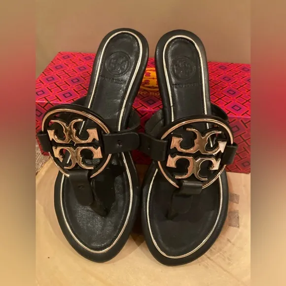 Tory Burch Miller Metal Logo Thong Sandal, Gold/black Sz-7.5