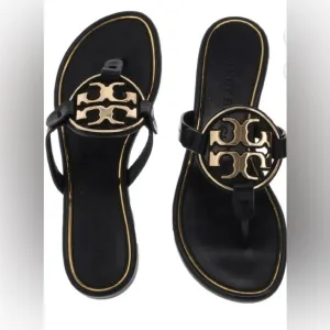 Tory Burch Miller Metal Logo Thong Sandal, Gold/black Sz-7.5