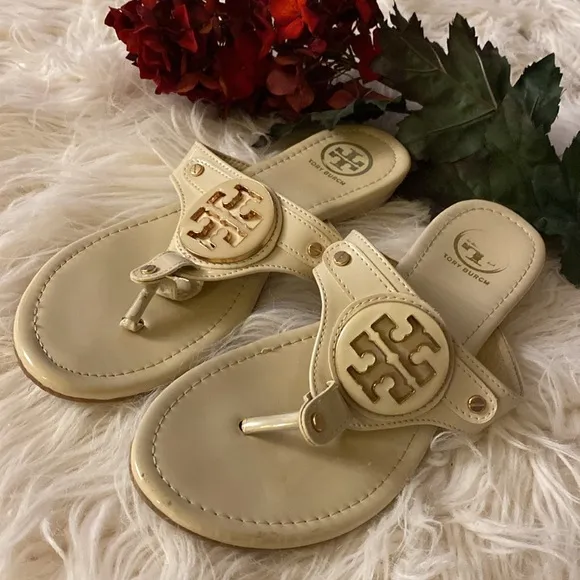 TORY BURCH patent leather flip flops sandals
