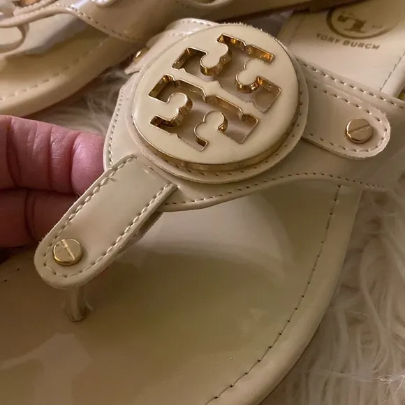 TORY BURCH patent leather flip flops sandals