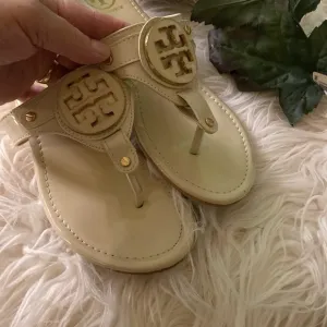 TORY BURCH patent leather flip flops sandals