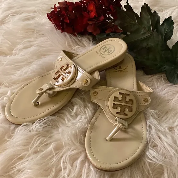 TORY BURCH patent leather flip flops sandals