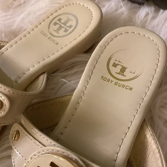 TORY BURCH patent leather flip flops sandals