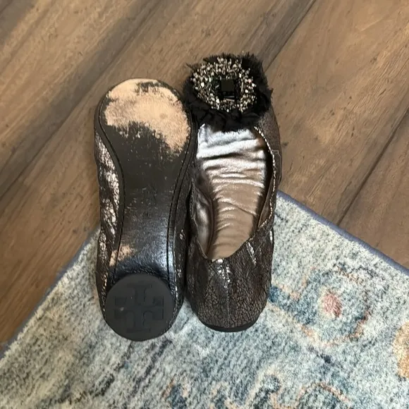 Tory Burch silver and black metallic bow leather flats size 8