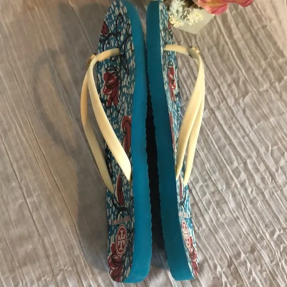 TORY BURCH sz 9 casual thong flip flops sandals in teal red black floral pattern